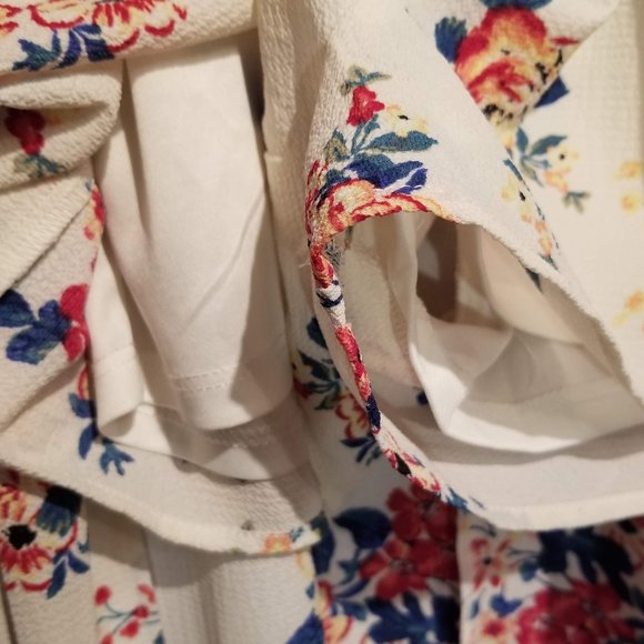 Crystal Sky Floral Shorts Romper - Picture 6 of 8